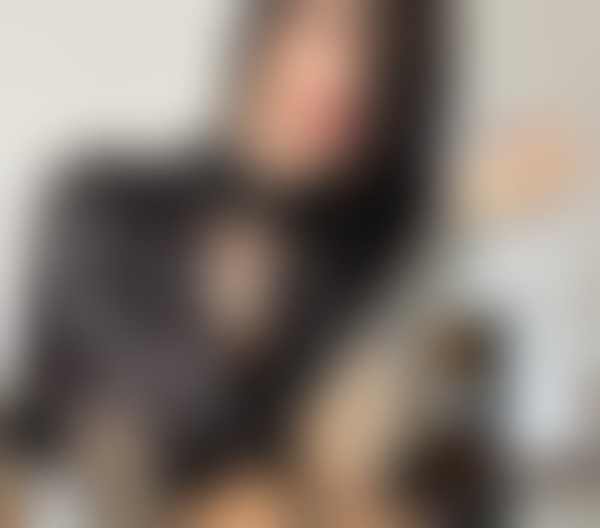 ✨ Sophisticated Brunette in England