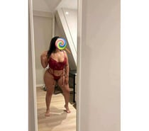 I'm Kitty, Hungarian 🇭🇺, I just arrived in town,