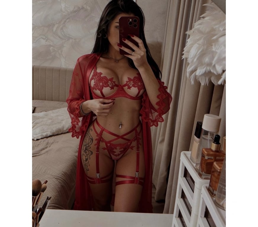 Escorts Kent Maidstone - Photos for Owo-Kissing Party girl ❤️❤️