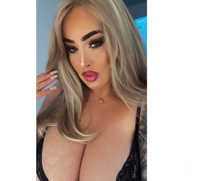 Escorts East London Heron Quays - East London - Photos for 🩷🩷🩷hot new blonde with big tits 🩷🩷🩷