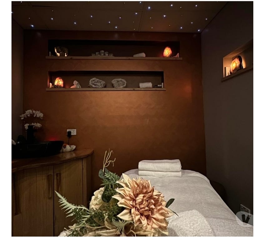 Escorts Surrey Runnymede - Photos for Tantric massage , Dip tissue with Laura