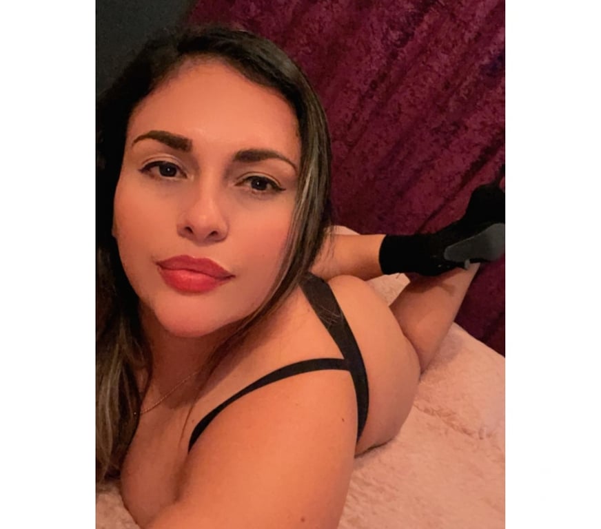 Escorts West London Ealing - West London - Photos for Curvy Pamela. 100% Real. Great service