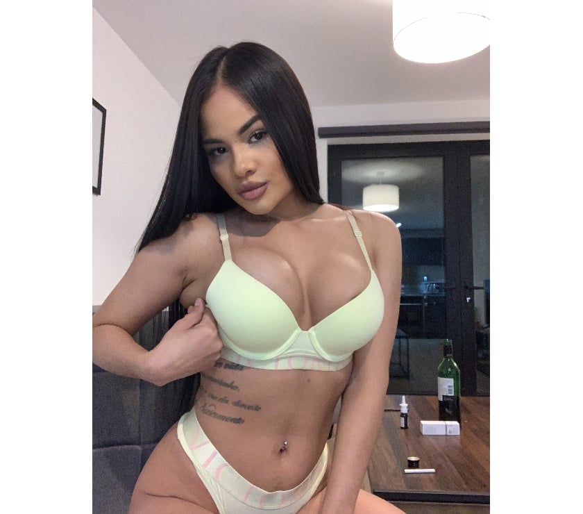 Escorts Hull City Centre Hull - Photos for Natasha Party🥳Latina full service🍑