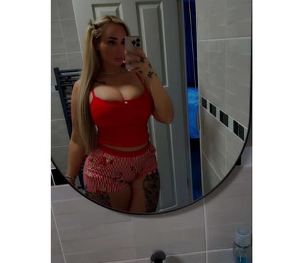  Escorts Heathrow Hillingdon - Photos for English pawg 50 inch ass