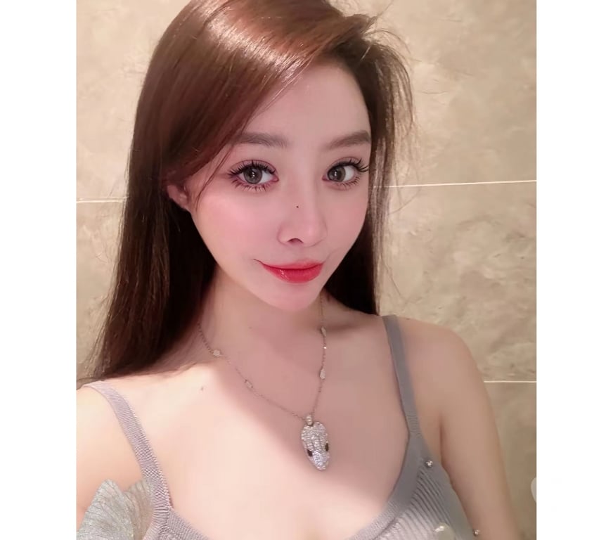 Escorts East London Redbridge - Photos for 🌸 Mature Companion · Warm & Understanding🌸