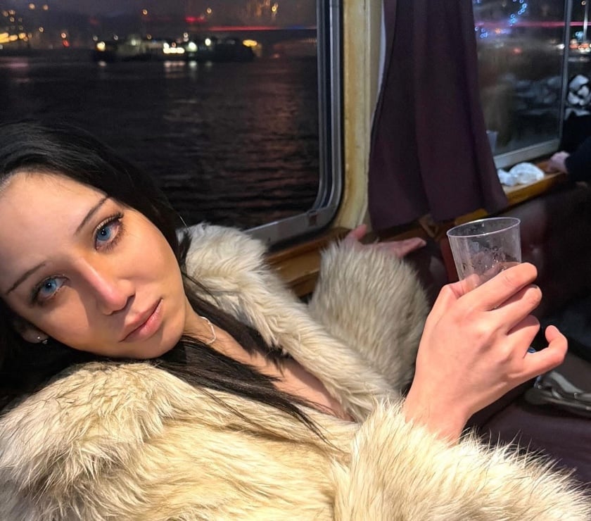 Escorts South West London High Street Kensington Station - South West London - Photos for Teresa Half Thai Half Russian