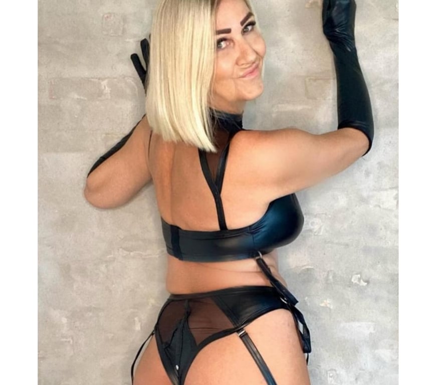 Escorts East London Redbridge - Photos for PARTY BLONDE MILF 40 💋