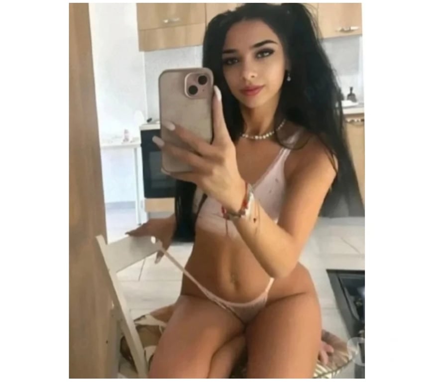 Escorts West Midlands Dudley - Photos for New party girl Roxy ♥️♥️ 🥰🤪