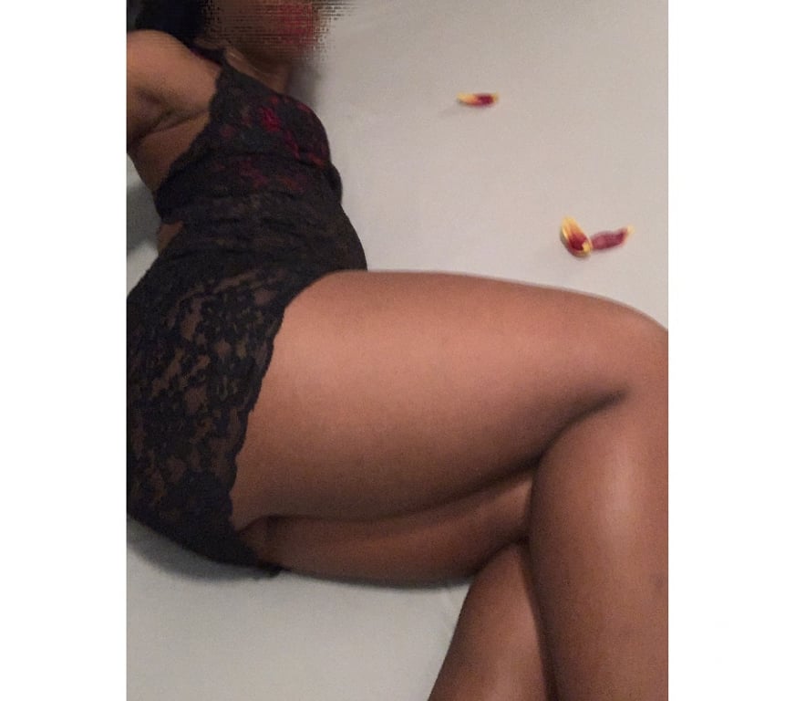 Escorts South Lanarkshire Hamilton - South Lanarkshire - Photos for NO CALL; NO SMS; contact me only via WhatsApp.