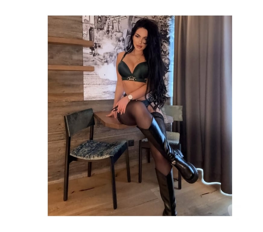 Escorts South West London Kingston upon Thames - Photos for Elisabeth party outcall New în town