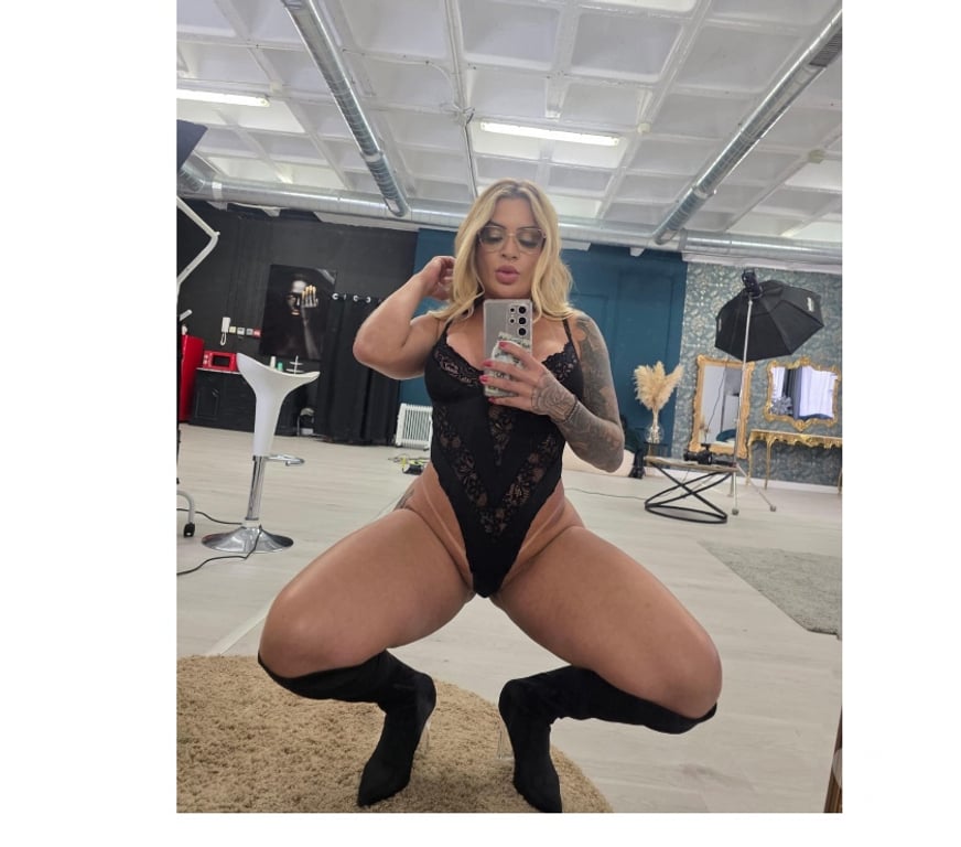 Escorts East London Canary Wharf - East London - Photos for Maya PARTY GIRL 🥳🎊BIG ASS 👅🍑