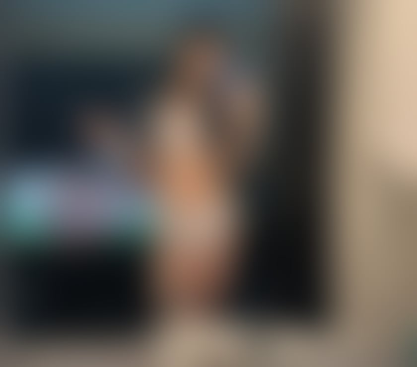 LAYLA SEXY BOMBSHELL