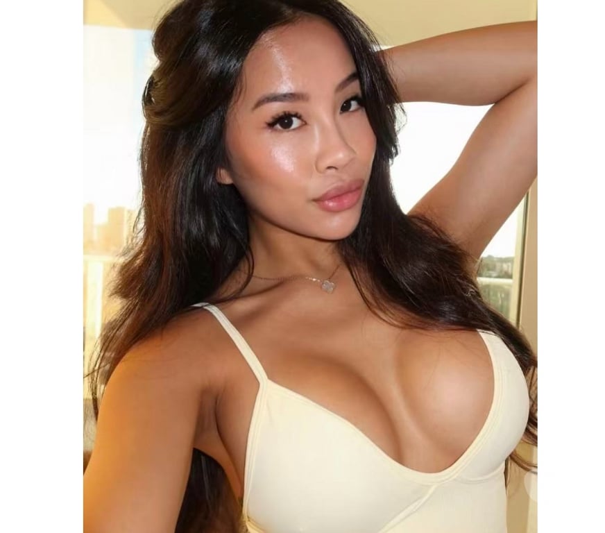Escorts Buckinghamshire Milton Keynes - Photos for Asian sweet 4 hand massage