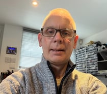 Single guy looking for single women or couples