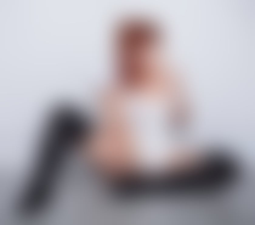 Escorts North Lanarkshire Airdrie - North Lanarkshire - Photos for Hot very busty lady in town till Wednesday only