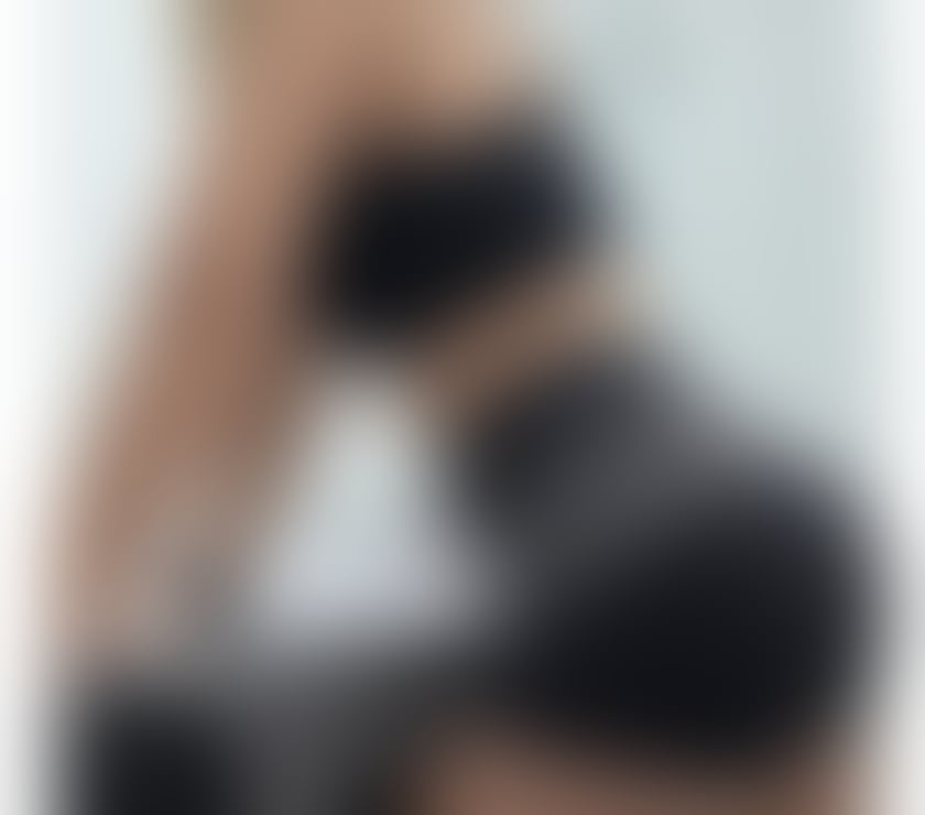 Erotiic Masseuse natural body