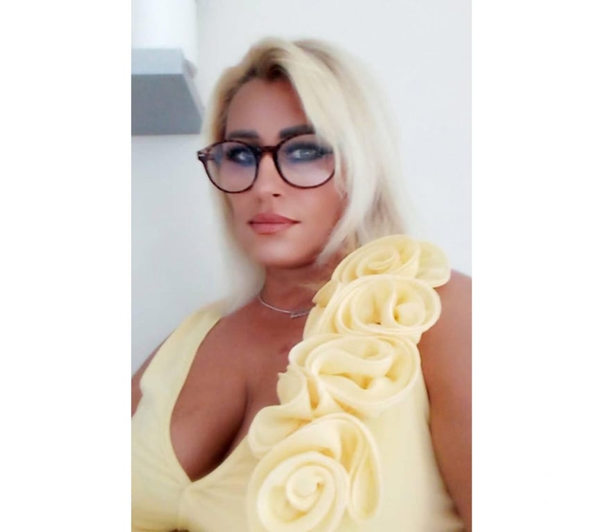 Escorts Staffordshire Stoke-on-Trent - Photos for Unforgettable New Milf Leila
