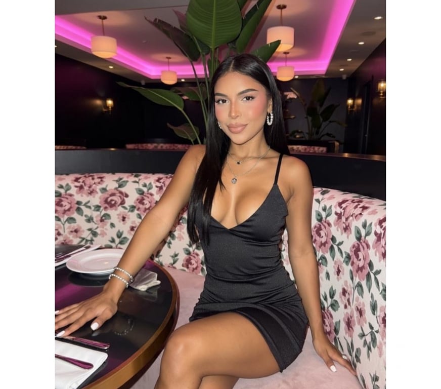 Escorts Surrey Woking - Photos for 🩷 EROTIC MASSAGE BODY TO BODY🩷