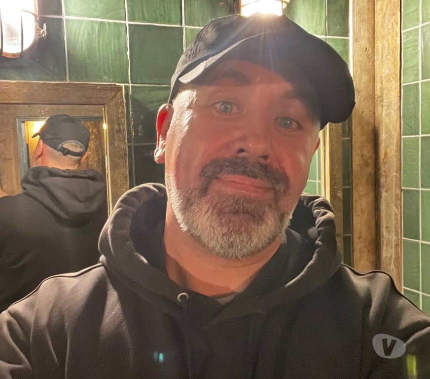  Gay massage Staffordshire Stoke-on-Trent - Photos for Charming Male Companion Available – Staffordshire