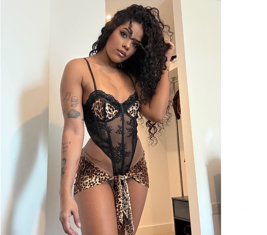 Escorts Dorset Bournemouth, Christchurch and Poole - Photos for skinny Brazilian curly girl with big butt