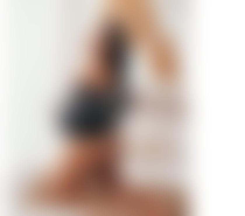 😋SEXY HOT BRUNETTE 😋