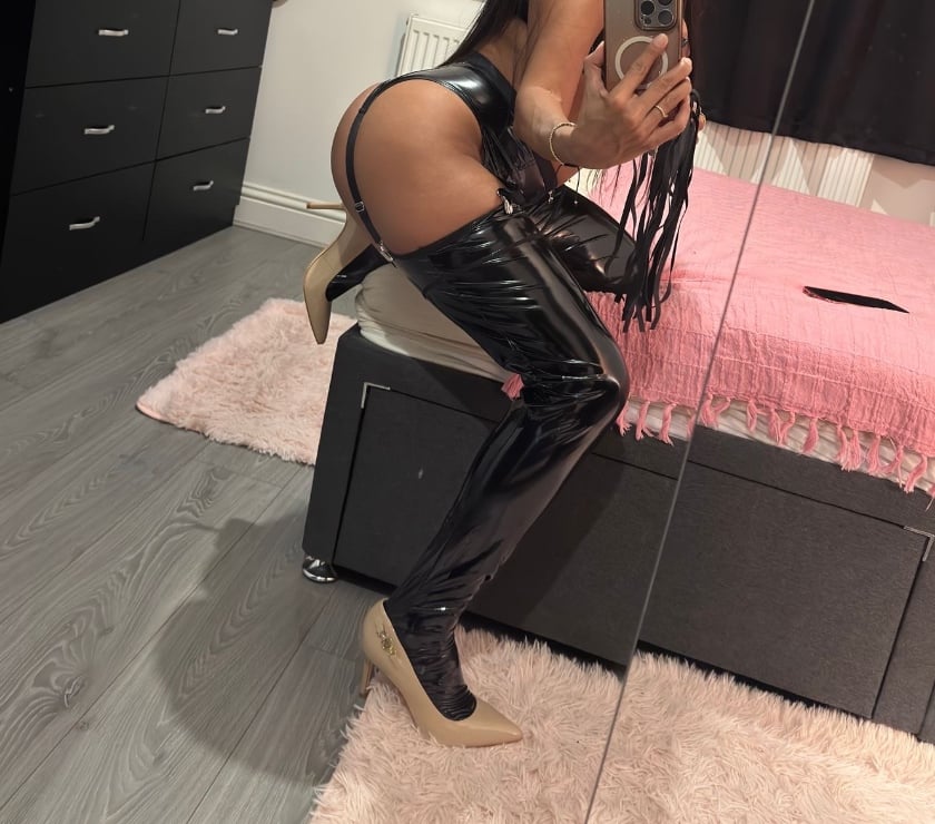  Escorts & Erotic Massage North Finchley North London - Photos for POCA BRAZILIAN NAUGHTY GFE 💯🥳🥰🍑
