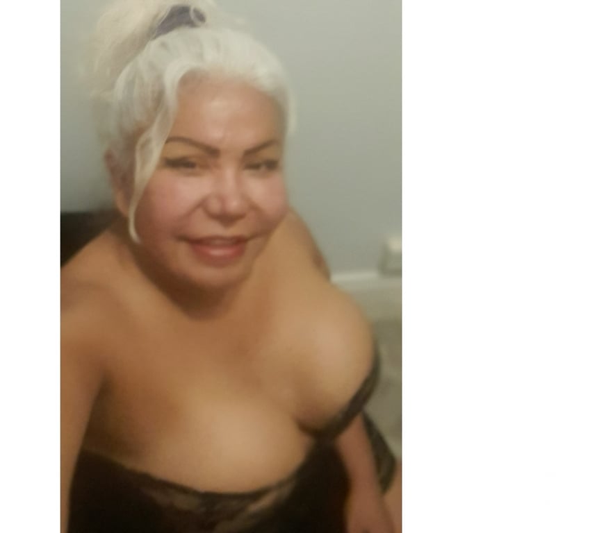 Escorts Derry and Strabane Londonderry - Derry and Strabane - Photos for Mía sexy mature trans