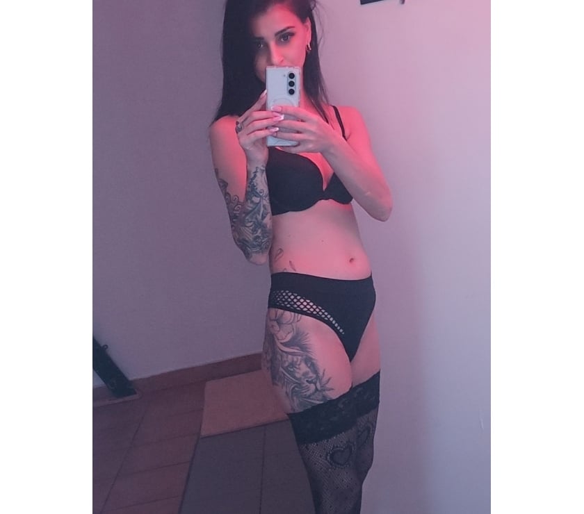 Escorts Essex Thurrock - Essex - Photos for I am Cristina a brunette girl and a social Ford girl.