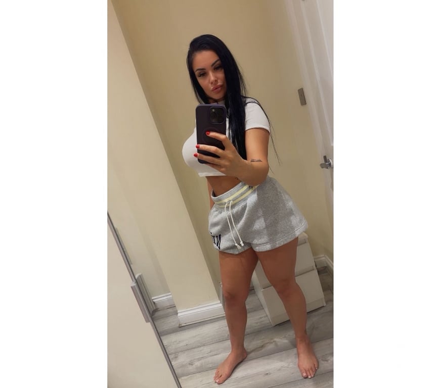 Escorts East London Walthamstow Central Station - East London - Photos for Rossa 😋sexy girl 🫠🤫😜sexy hot body😈😘😈