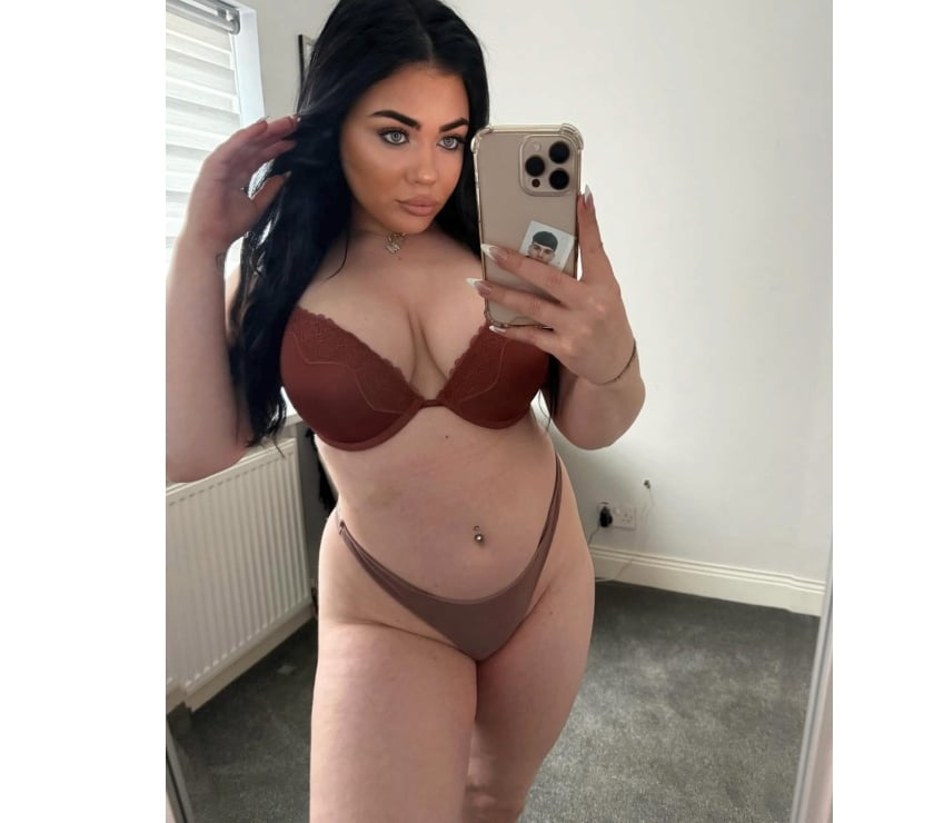 Escorts East London Redbridge - Photos for AMAZING BRUNETTE MILF IN TOWN ❤️