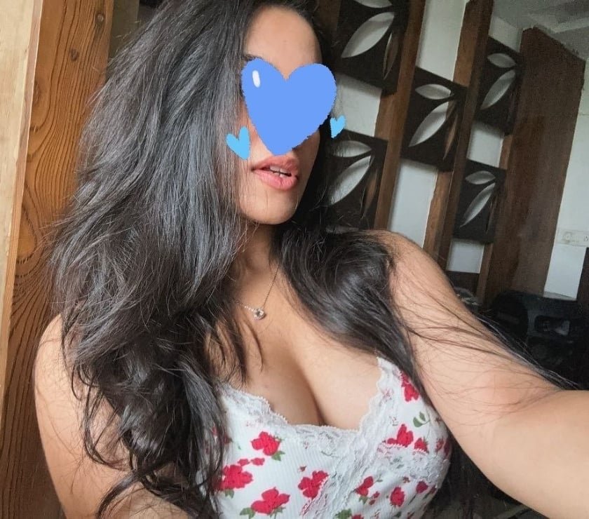 Hot and curvy Indian available for incall, outcall and vc