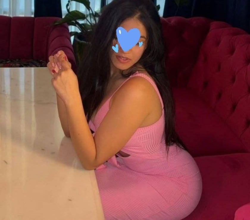 Escorts East London Canary Wharf Station - East London - Photos for Hot and curvy Indian available for incall, outcall and vc