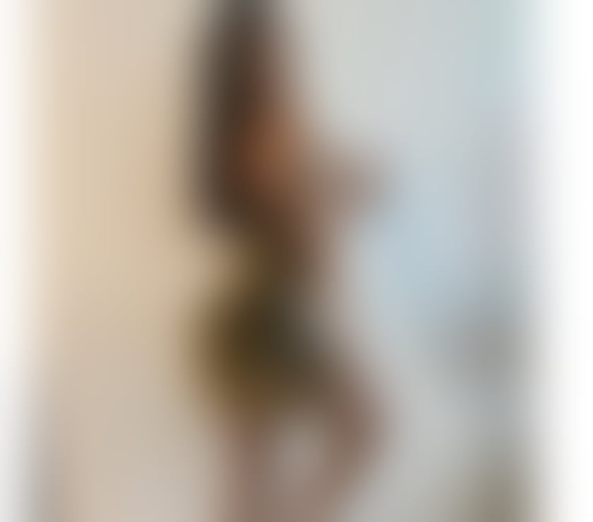 Outcall Stunning Brunette