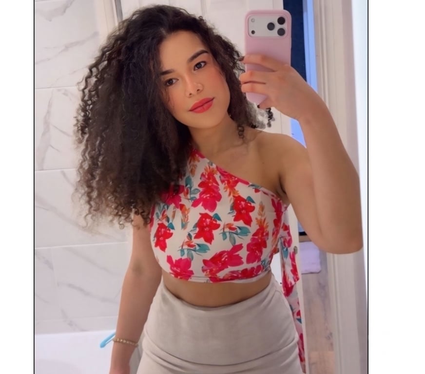 Escorts South East London Bromley - Photos for Brazillian beauty, natural curves- available incall