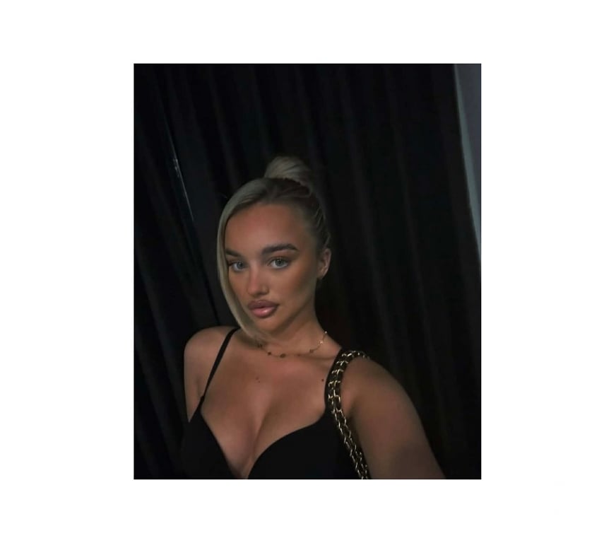 Escorts Oxfordshire West Oxfordshire - Photos for Pretty girl with a warm smile