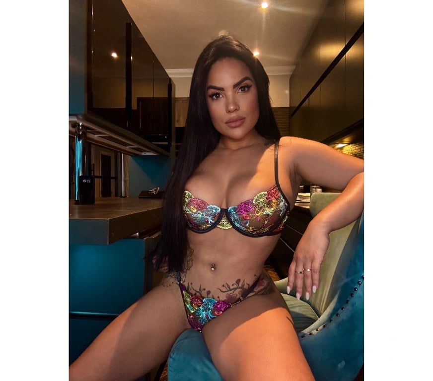 Escorts South West London Kew Gardens Station - South West London - Photos for 🇧🇷 BRAZILIAN PARTY 🇧🇷 RAYKA 🔥🥂