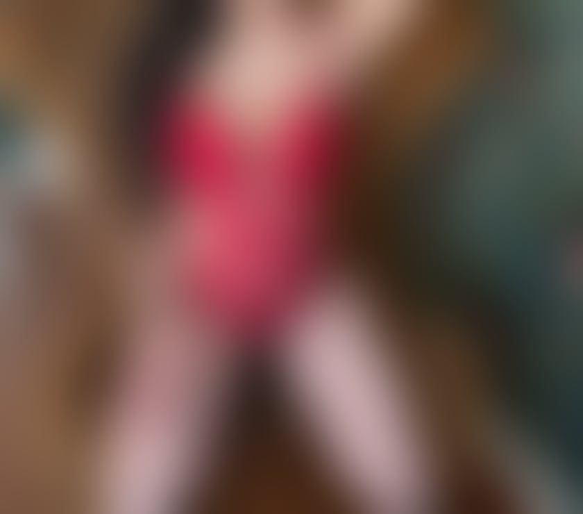 Hi I'm Giulia new party girl in town only outcall 🍾