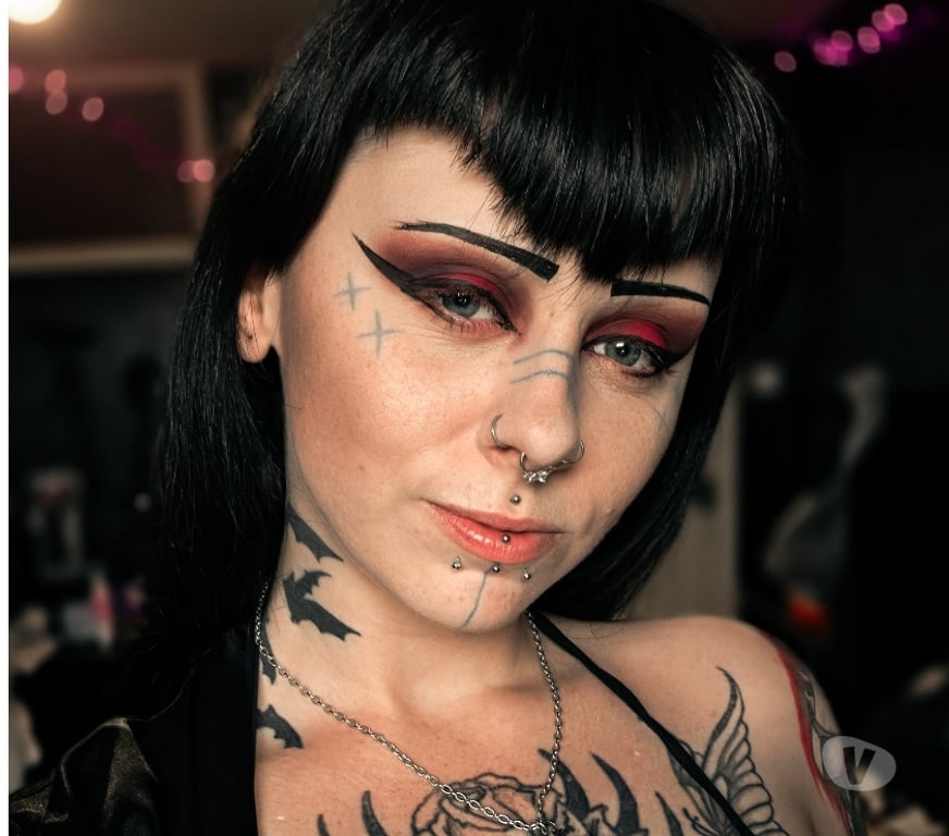 Escorts Somerset Yeovil - Somerset - Photos for Curvaceous tattooed professional available for bookings.