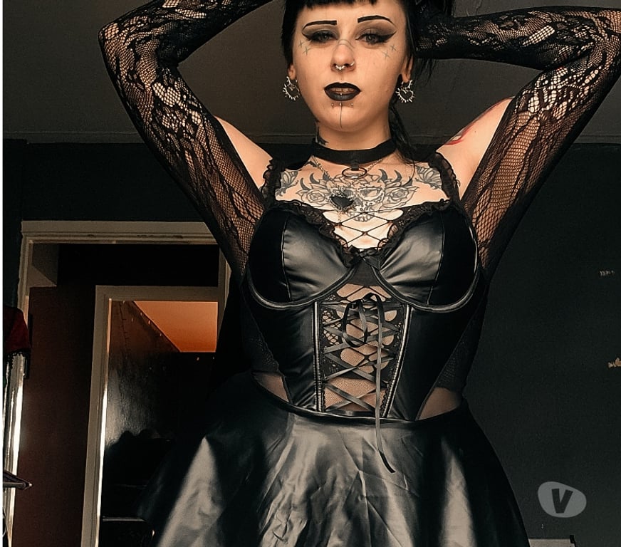 Escorts Somerset Yeovil - Somerset - Photos for Curvaceous tattooed professional available for bookings