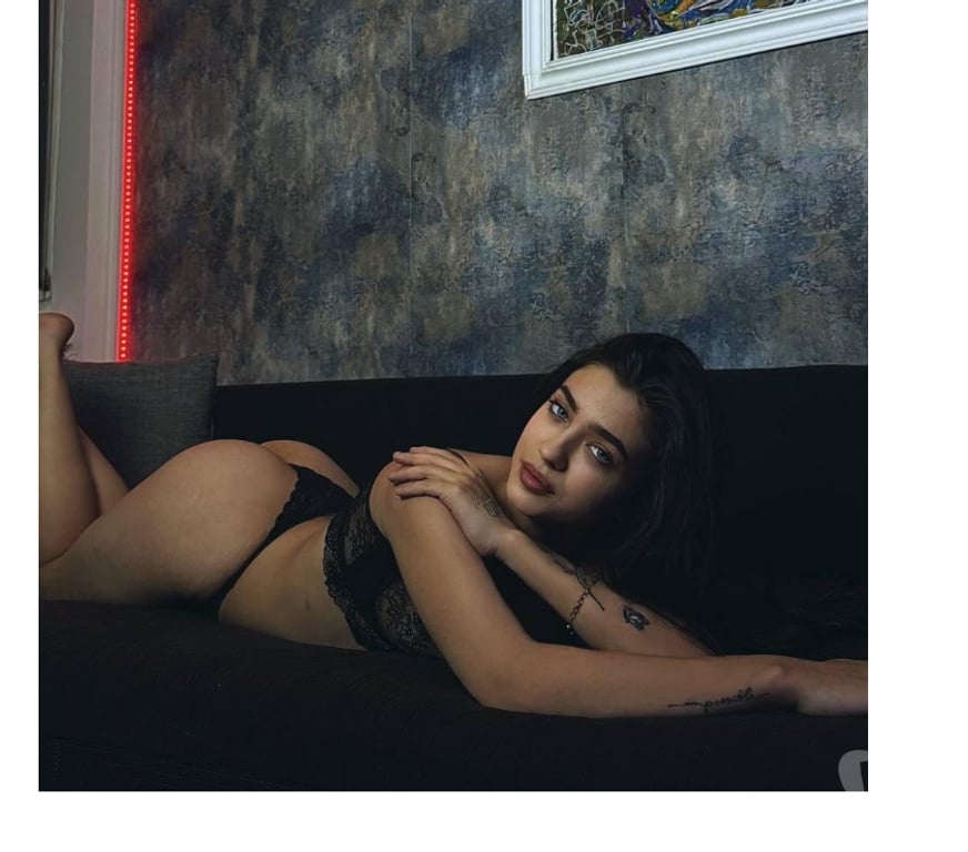 Escorts Buckinghamshire Milton Keynes - Photos for Roxy party girl 24 7 😍🥂