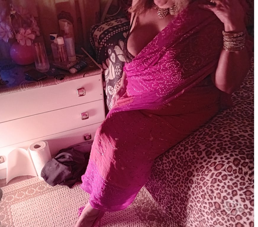 Escorts South West London Richmond upon Thames - Photos for INDIAN LADY OFFERS 5 🌟 SERVICE