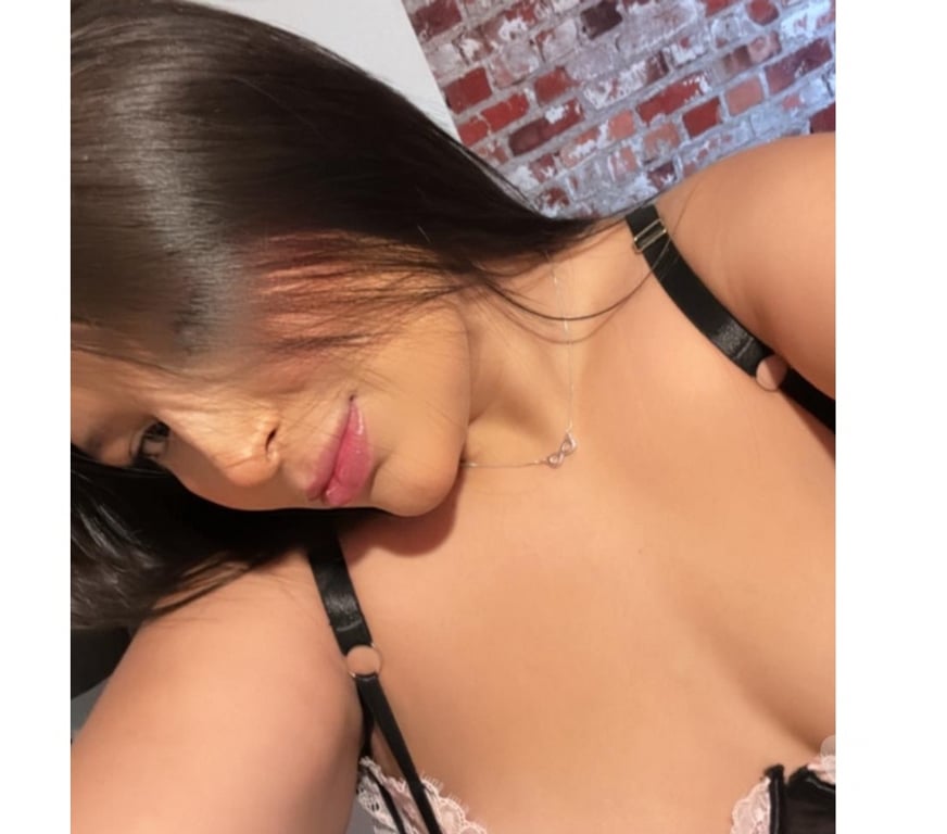 Escorts West Yorkshire Leeds - Photos for Brazilian Karol babe 🇧🇷💋💋
