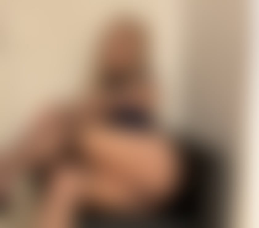 Sara, Hot Babe new in town