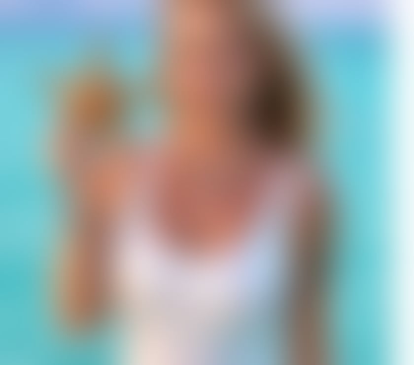 Escorts South East London Bromley - Photos for ANNE ELISE – PETITE LATINA • ELEGANT & DISCREET