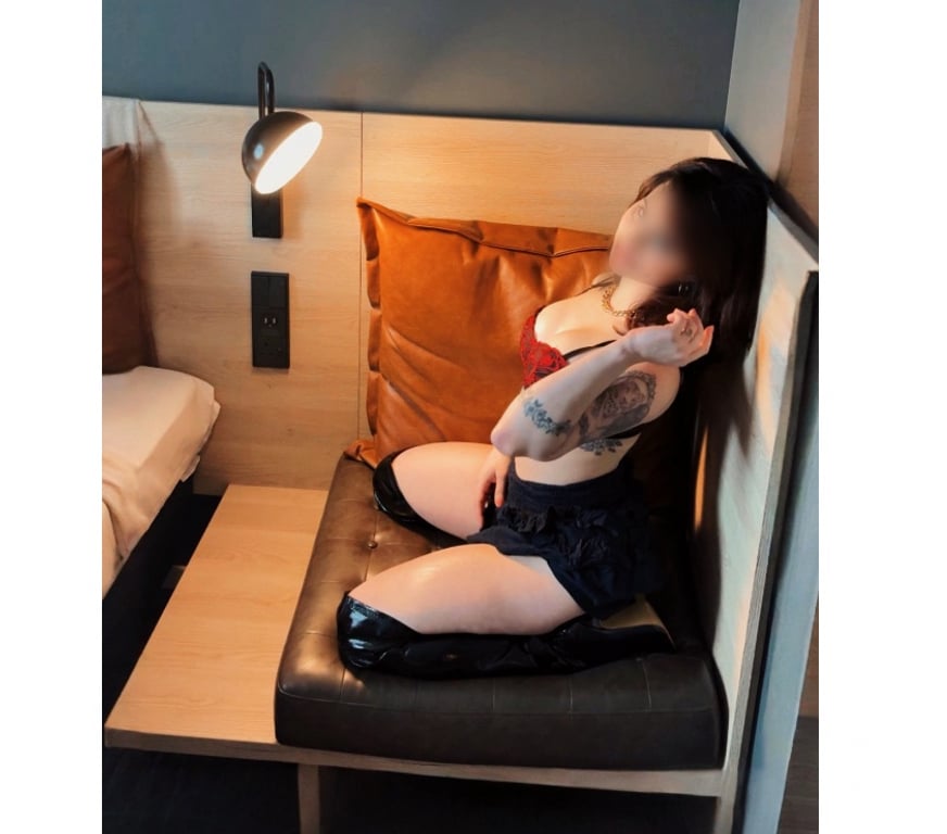 Escorts South West London Chelsea - South West London - Photos for PETITE 🌸 Safira_ldn 🔖 OF and INSTA