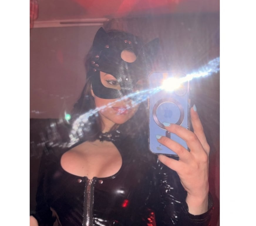 Escorts South West London Chelsea - South West London - Photos for PETITE 🌸 Safira_ldn 🔖 OF and INSTA