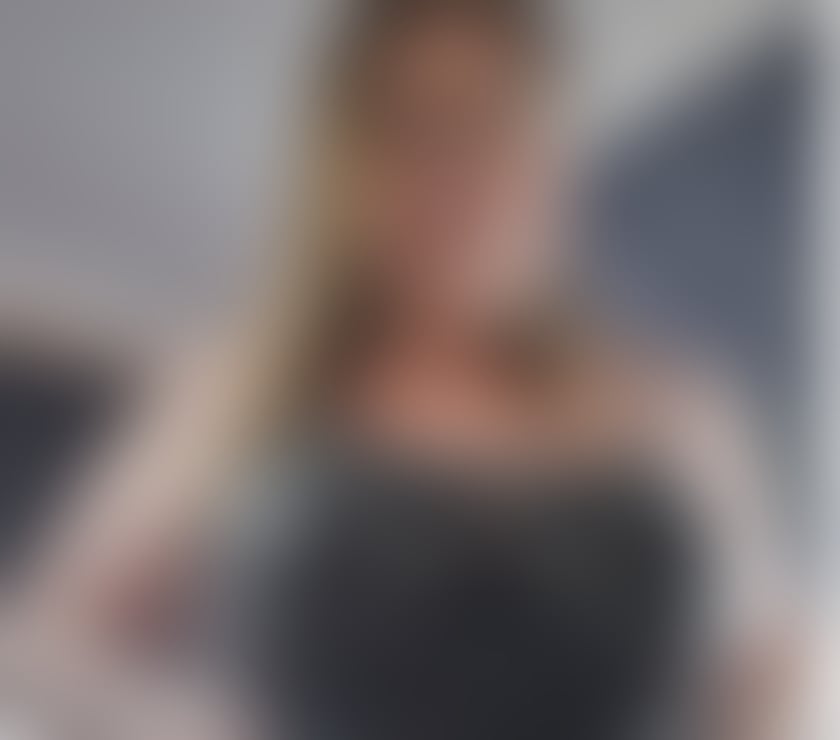 Photos for Experienced curvy mature brunette