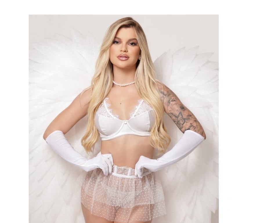 Escorts Surrey Woking - Photos for Lívia 🍓🌶️ Sweet pepper💃🇧🇷Massage Nuru