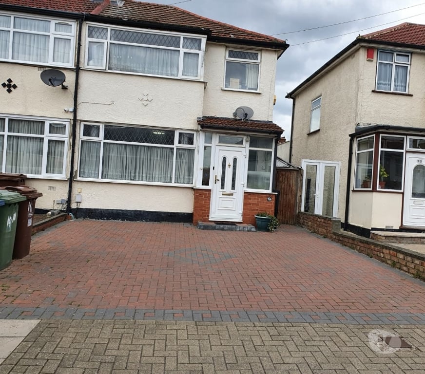 room to let Barnet Edgware - Barnet - Photos for Double room to let @ HA8 5RT all inclusive house share