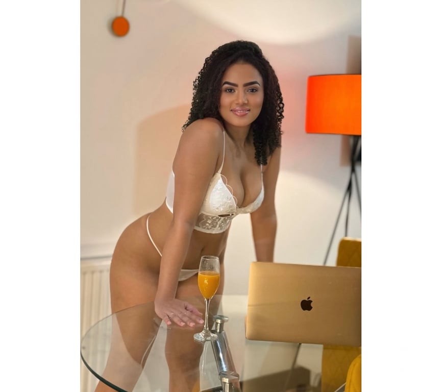 Escorts East London Little Ilford - East London - Photos for 🇧🇷🔥 LAURA BRAZILIAN PARTY 🔥🇧🇷